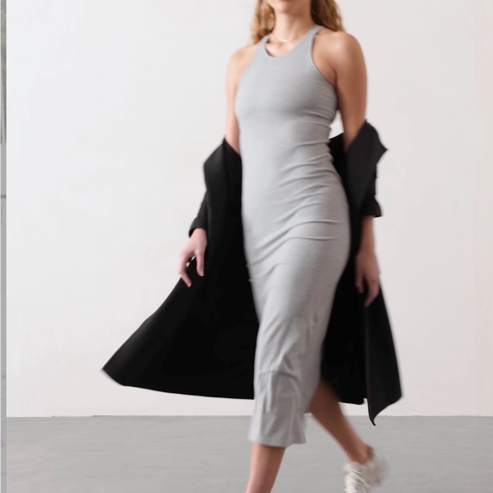 Signature Rib Maxi Dress
Color: Grey Heather
Size: S